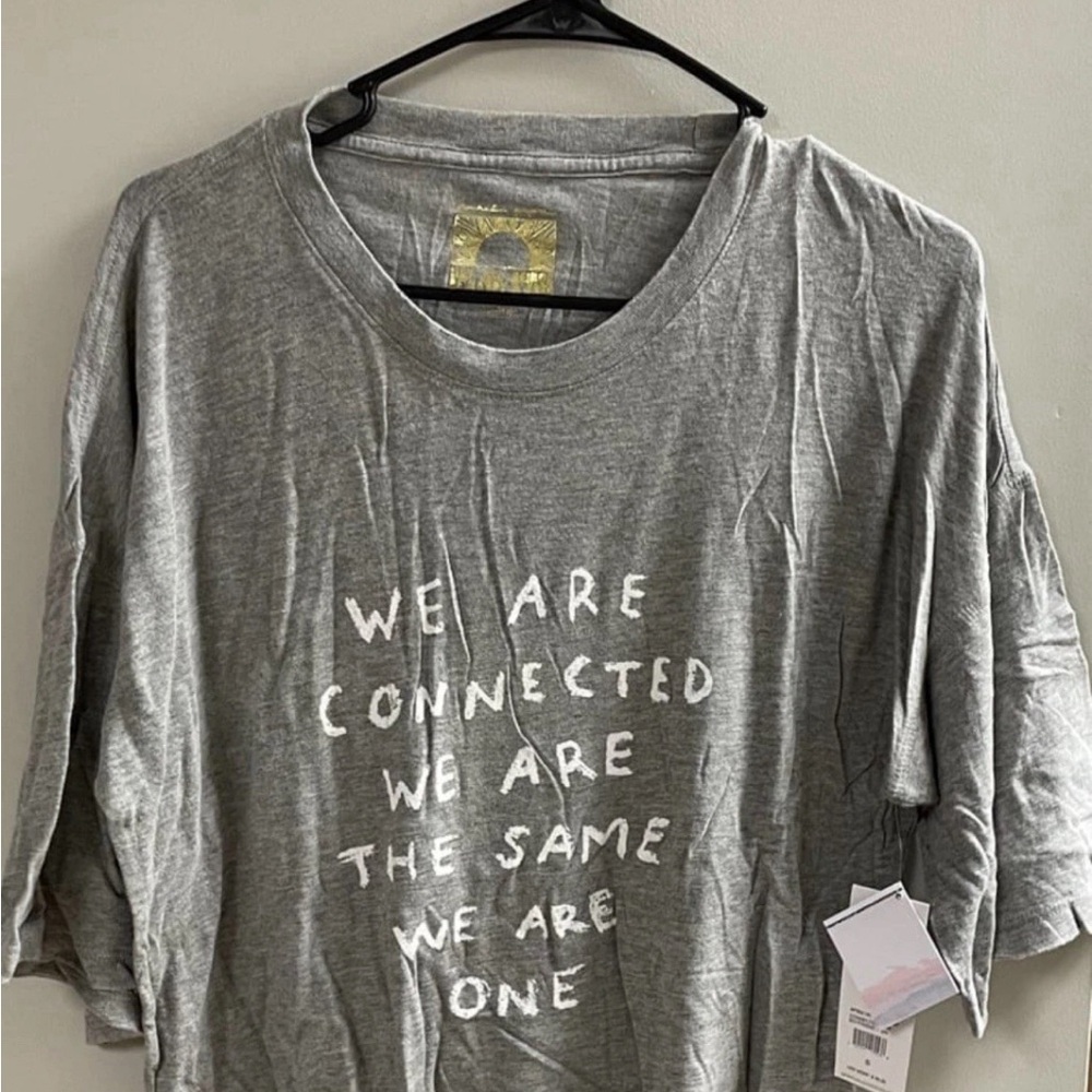 Spiritual Gangster “We Are Connected” Boyfriend Shirt Top Women’s Small New NWT
